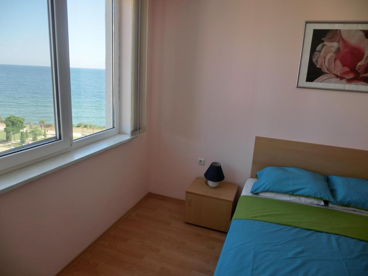 Sea View Panorama Apartment On Complex With Pools And Beach, Sveti Vlas Esterno foto