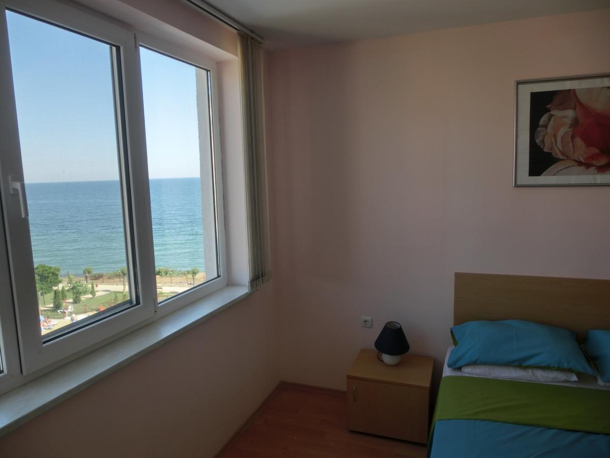 Sea View Panorama Apartment On Complex With Pools And Beach, Sveti Vlas Esterno foto
